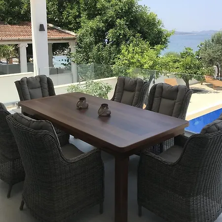 Βίλα Sleeps 8 Air Con Wifi Guvercinlik (Bodrum)