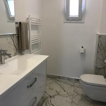 Vilă Sleeps 8 Air Con Wifi